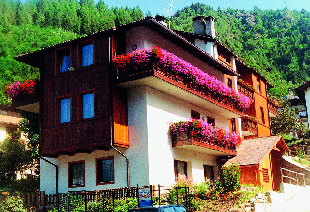 Residence Marisol Camere & Appartamenti - Mezzana Centre Exterior photo